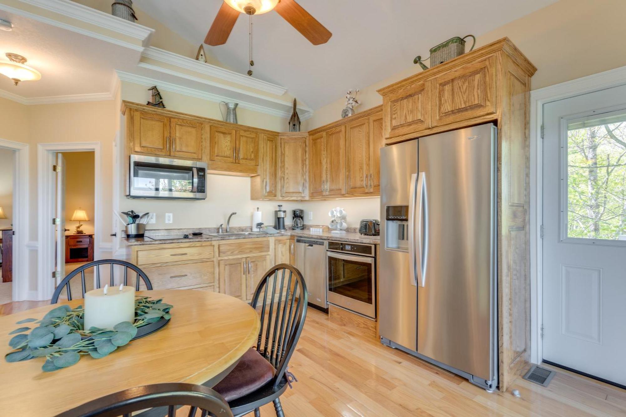Lake-View Condo With Covered Deck In Hiawassee! Exterior photo