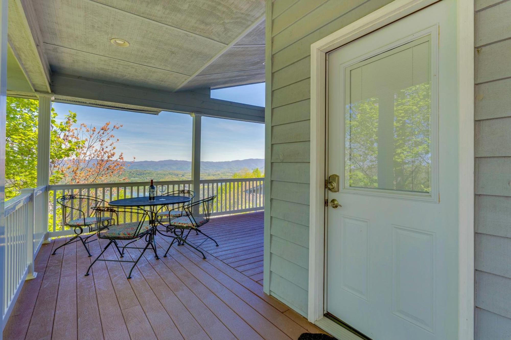 Lake-View Condo With Covered Deck In Hiawassee! Exterior photo