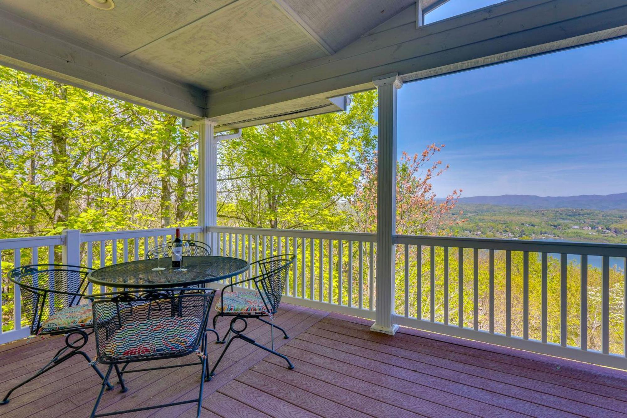 Lake-View Condo With Covered Deck In Hiawassee! Exterior photo