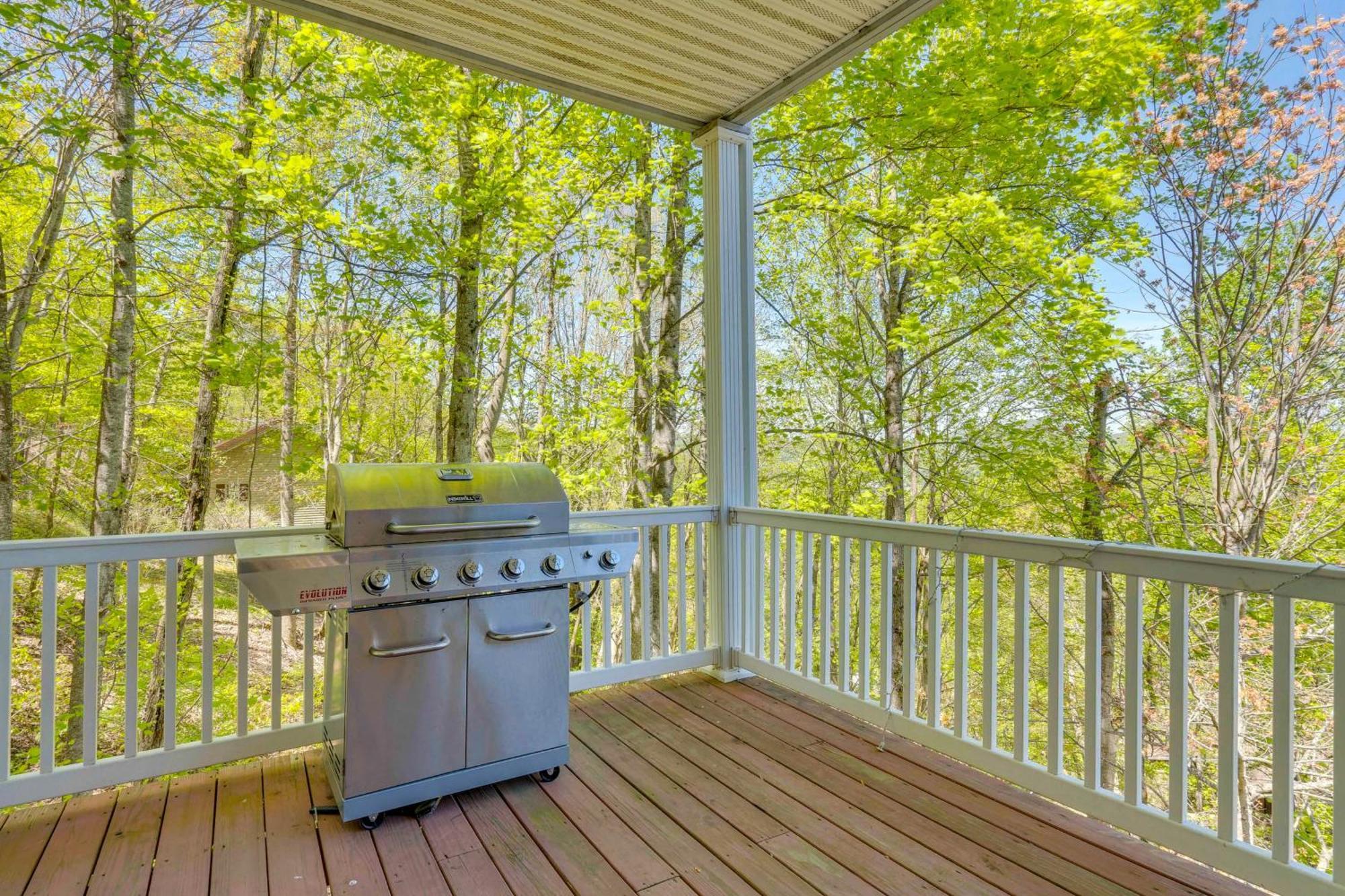 Lake-View Condo With Covered Deck In Hiawassee! Exterior photo